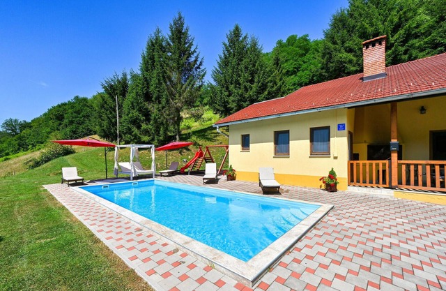 Lovely home in Tuhelj with sauna