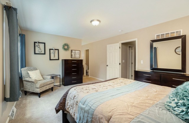 Lovely Home Near South Kansas City