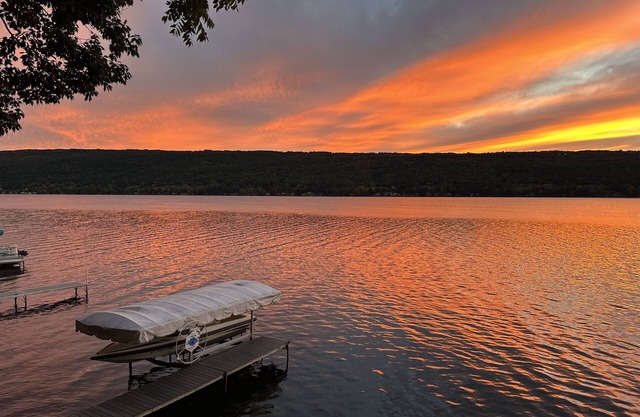 Lovely Honeoye Lake home w/gorgeous sunsets! Family Friendly-Deck, dock, kayaks!