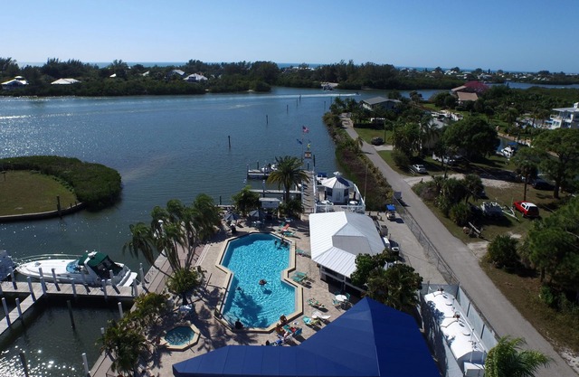Lovely Little condo at the marina has a great view of the Waterway! A1113MB