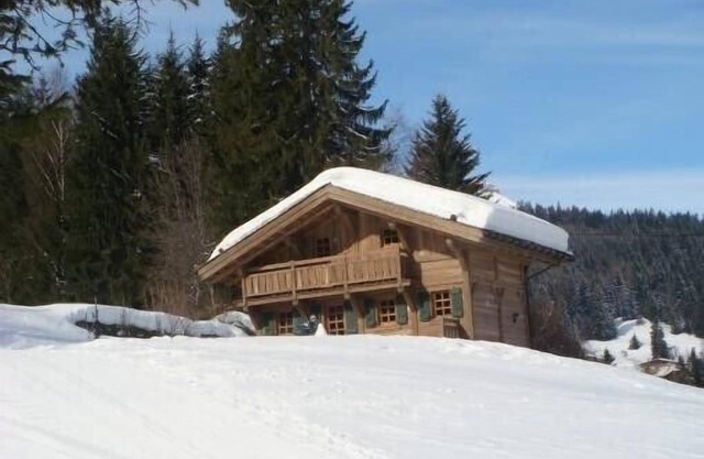 Lovely little cottage on the edge of the slopes, beautiful view of Mont Blanc