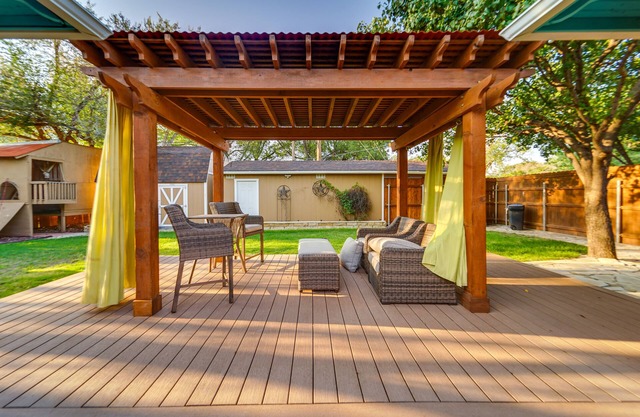 Lovely Lubbock Home w/Furnished Deck & Grill