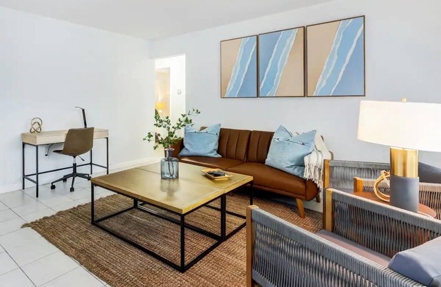 Lovely Modern 2Bdrm Home, Close to FLL & Beach