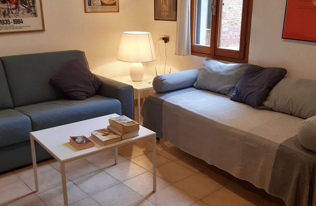 Lovely quiet little apartment near the Arsenale.