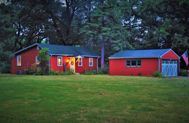 Lovely Riverfront House with Fire Pit & 30ft Swing!