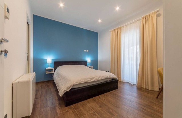 Lovely room, with private bathroom, ideal for 2 guests in 20 square meters of space, is part of the Sallustian Guest House.The Guest House is located on the second floor, without elevator, of an elegant period building and consists of 5 private rooms.In