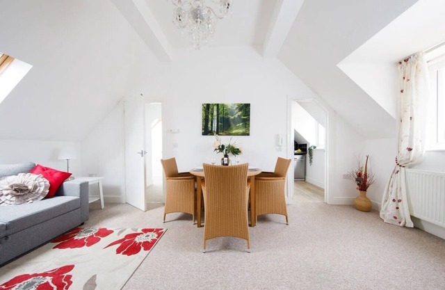 Lovely Selsey apartment with sea views/sleeps 4