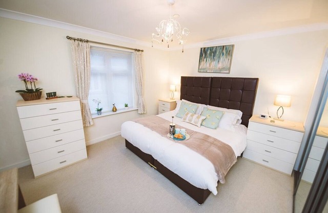 Lovely Serviced Apartment in Royal Swan Quarter Leatherhead