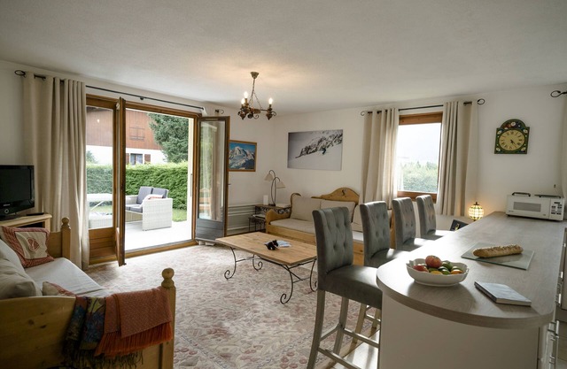 Lovely spacious 3 bedroom apartment with garden views of Mont Blanc and Les Drus