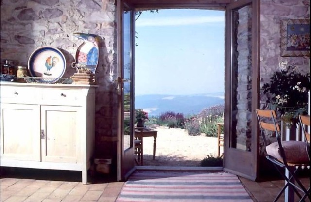 Lovely stone countryhouse with garden in the heart of Umbria