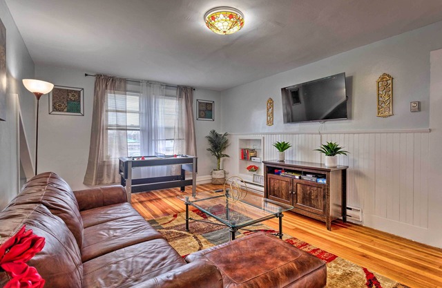 Lovely Stoughton Getaway Near Train Station!