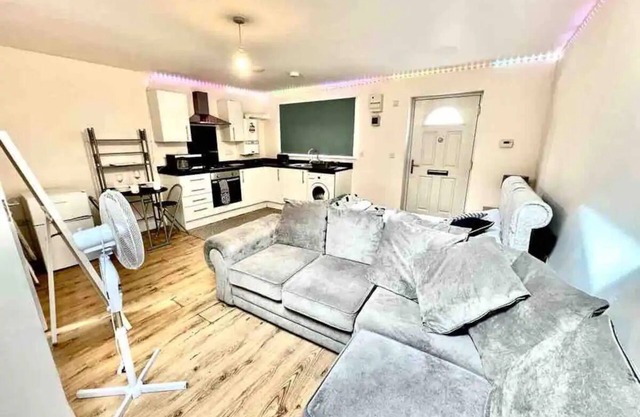 Lovely Studio Apartment TV Netflix