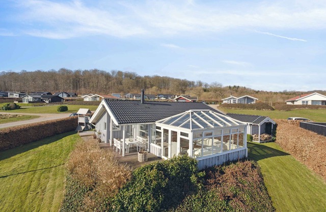 Lovely summer house with sea view