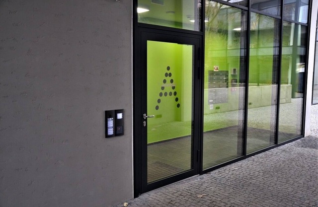 Lovely, sunny, well-equipped apartment, just minutes' walk from Prague center.