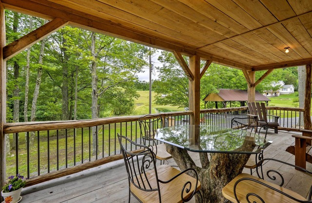 Lovely Ulster Cabin w/ Hot Tub, Fire Pit & 3 Ponds