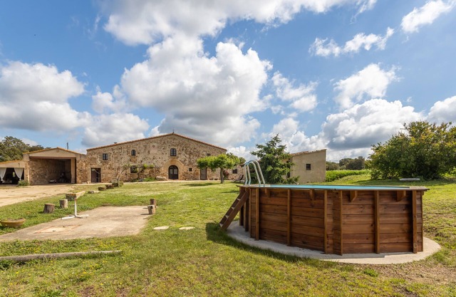 Lovely vacation home Pahissa can abres