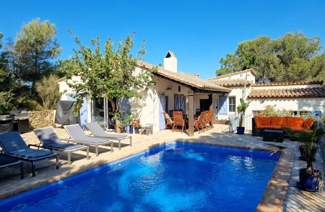 Lovely villa within walking distance of Begur with Private Pool and WiFi