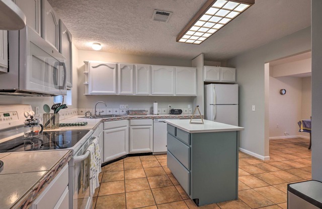 Lovely Wimberley Vacation Rental w/Yard!