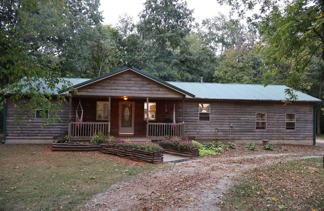 Lovers’ Lakeside Love Nest nCozy Retreat on Pittsfields Serene Lake.