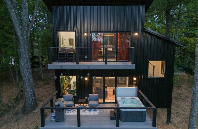 Lovers Lookout | LUX Stay | Relax & Refresh
