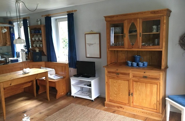 Lovingly furnished vacation apartment with garden 200 m from the beach and pier