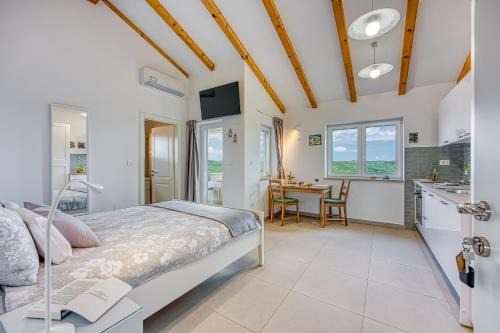 LOVOR - Apartment to Relax in Greenery & Explore Istria