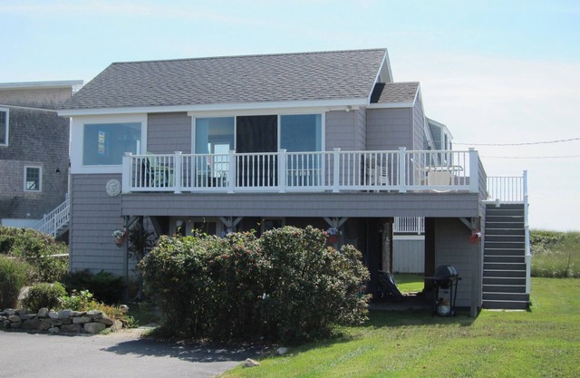 Low Tide: Oceanfront Bliss BOOK NOW FOR 2026