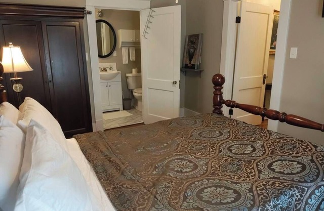 Lower level 2 bedroom with Front Porch patio