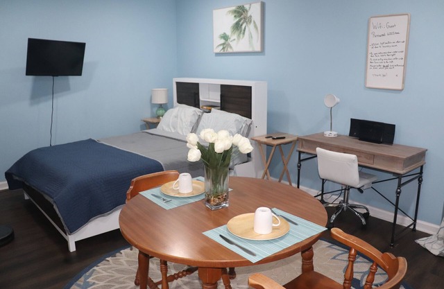 Lower Level Loft - Adorable Studio Apt. Near BWI