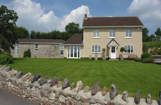 LOWER WADDEN FARMHOUSE AND ANNEXE, pet friendly in Southleigh