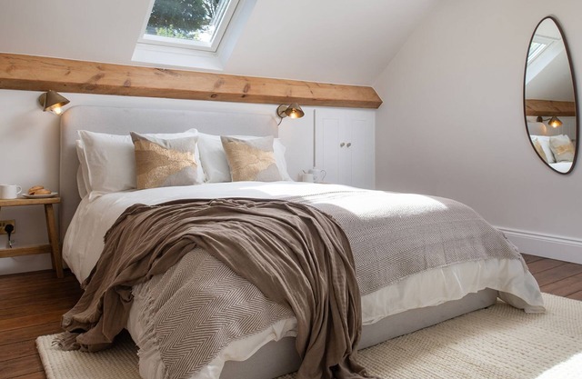 Lucknow Cottage - pet friendly in Rodborough, near Stroud