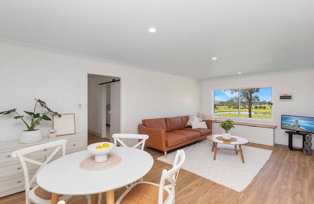 LUJO STUDIO - Elegant & modern studio - Retreat in Gloucester Tranquil Rural Escape with Pool & Views