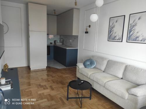 Lullaby apartment 2, moderan stan sa spavaćom sobom i besplatnim parkingom