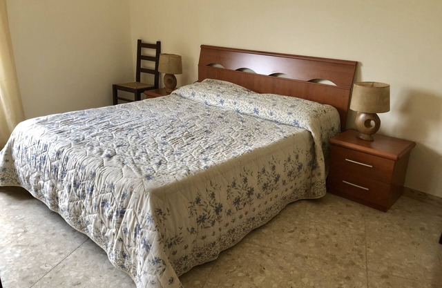 Luminoso appartamento con 2 camere da letto, Fondi