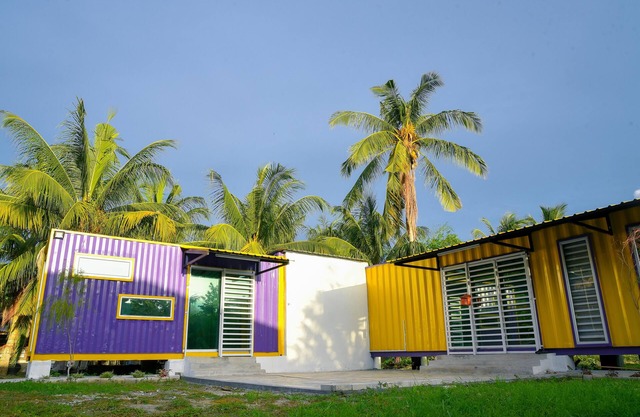 Lumut Cube Container/Cabin Stay Nearby Pangkor Island Jetty Terminal
