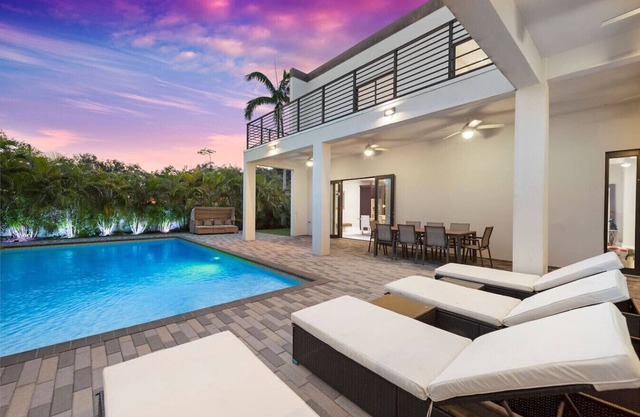 Lux 10 Bed&Bath Suite Villa w/Warm Pool & Game Rm