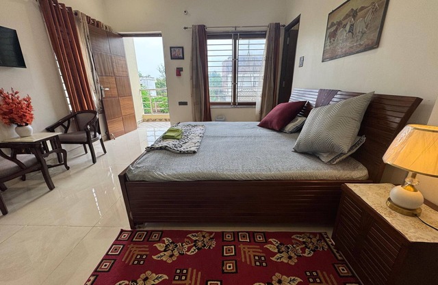 Lux 3-Bedroom Villa with Balconies, Gym & Private Parking – Peaceful Yet Central