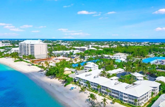 Lux 7 Mile Beach 3bdr Condo w/Pool Hottub +Tennis