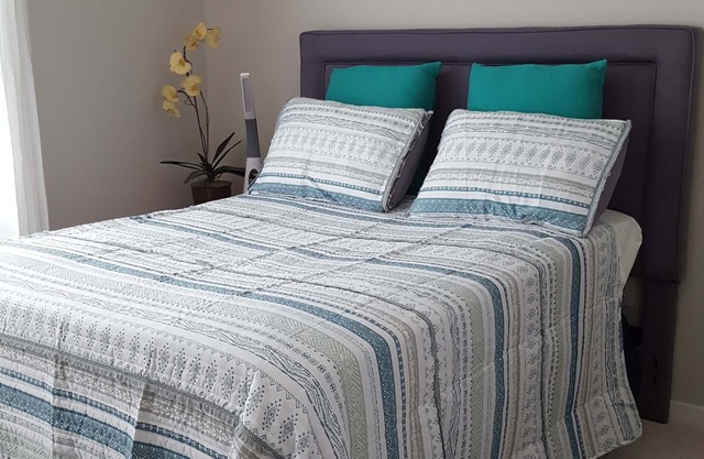 Lux Bedroom in North San Jose 北聖何西單獨浴室的寬敞整洁大臥室