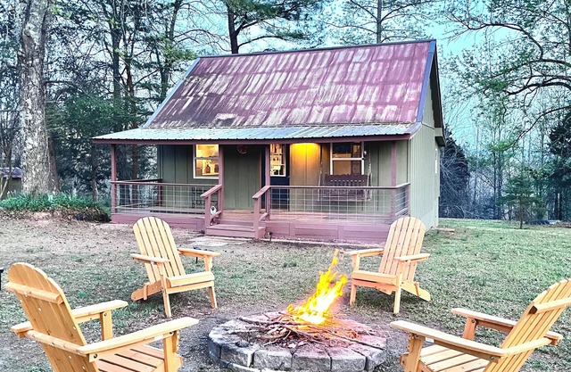 Lux Cabin: Buffalo River, hiking trails, waterfalls, WiFi, Laundry, Dog friendly