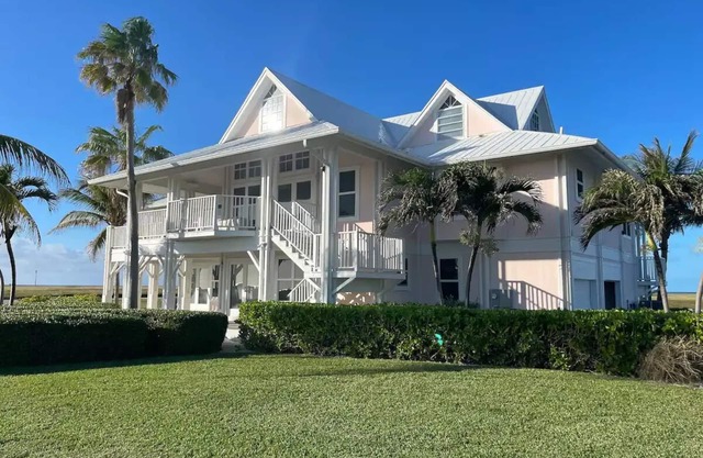Lux House West End, Old Bahama Bay Resort