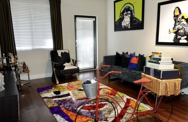 LUX KING APT NR BEACH & AIR-PT SUITS LONGER STAYS