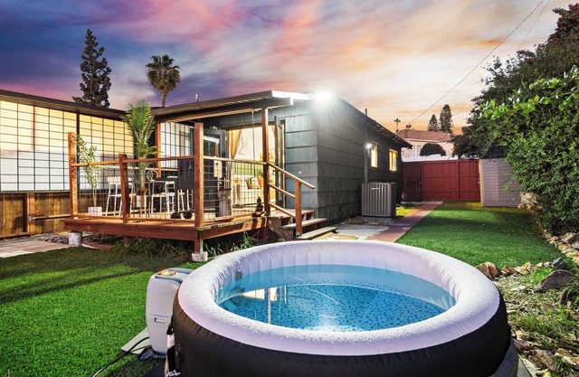 Lux King Bed, Hot Spa, 1 Gbps Wi-Fi, Parking, View