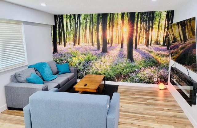 Lux kit 3beds 2baths 75 TV fireplace near Van