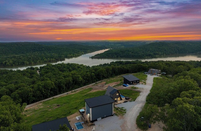 Lux Lakeview Pool, Hot Tub, Game Room, EpicViews