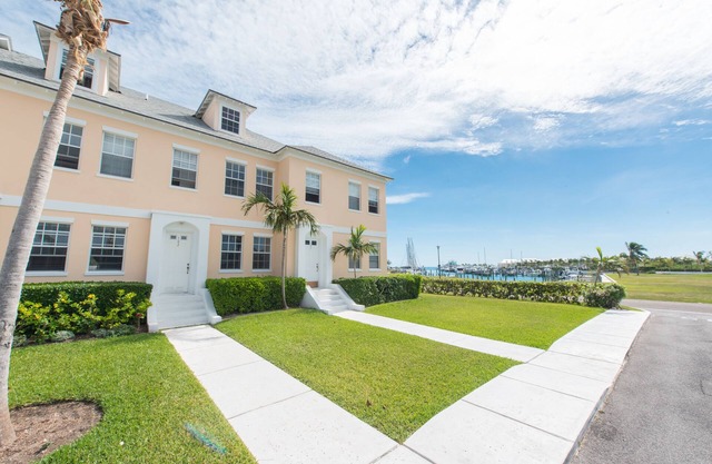 LUX LG 4BR Palm Cay-Gated Resort~Pool~Beach~Tennis~P&Play~H.Chair~Stroller!