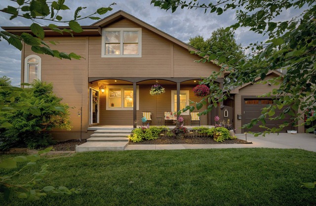 Lux Little Italy -3 Adj King Beds/3 bath/2 decks