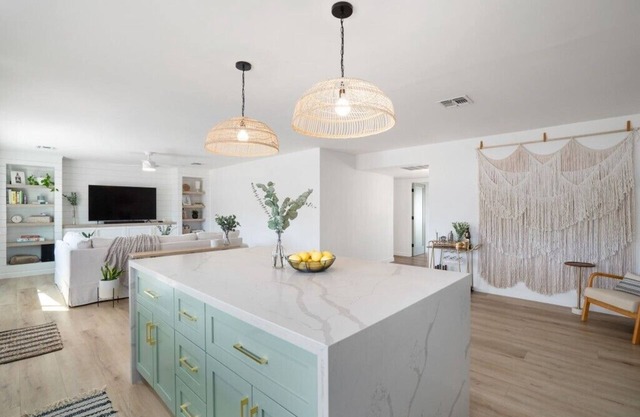 LUX Long Term Stay - Chef's Kitchen, Golf, Fire Pit, BBQ Island and more!
