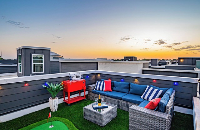 Lux Rooftop | Walk to Globe Life + AT&T Stadium