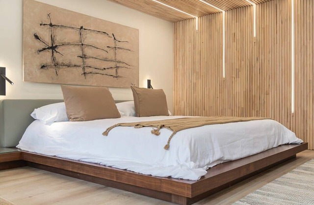 Lux Studio Oasis! Hot Tub, Cozy Heated Floors!